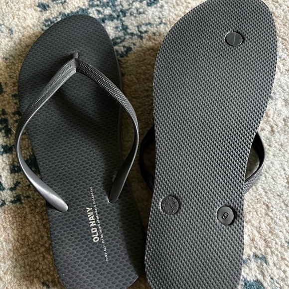 Brand new women’s gray flip flops size 9 - Picture 2 of 2